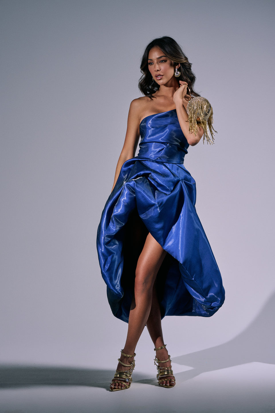 HEAD OVER HEELS HIGH-LOW DRESS IN BLUE – AKIRA