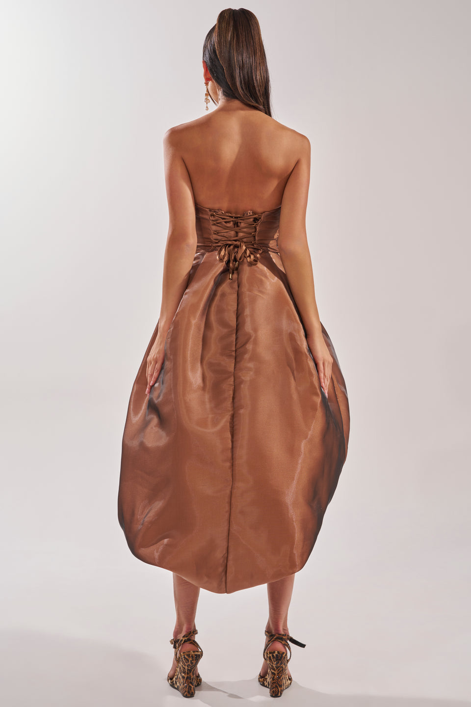 brown dress red heels What Heels to Wear with Burgundy Dress