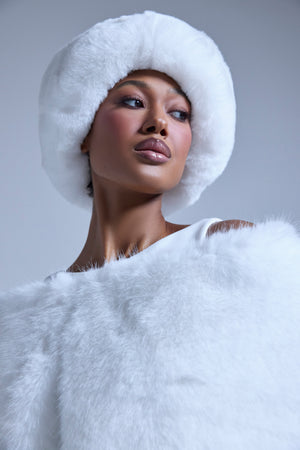 LUXE JENNY FAUX FUR HEADBAND IN WHITE – AKIRA