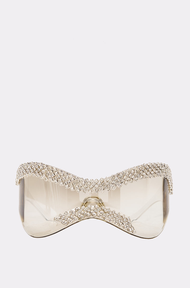 Introducing the DIAMOND VISOR SUNGLASSES—these oversized, visor-style frames feature striking gradient lenses and are embellished with dazzling rhinestones along both the top and bottom edges. Set against a plain white background, these glamorous sunglasses are the ultimate summer accessory sure to turn heads wherever you go.