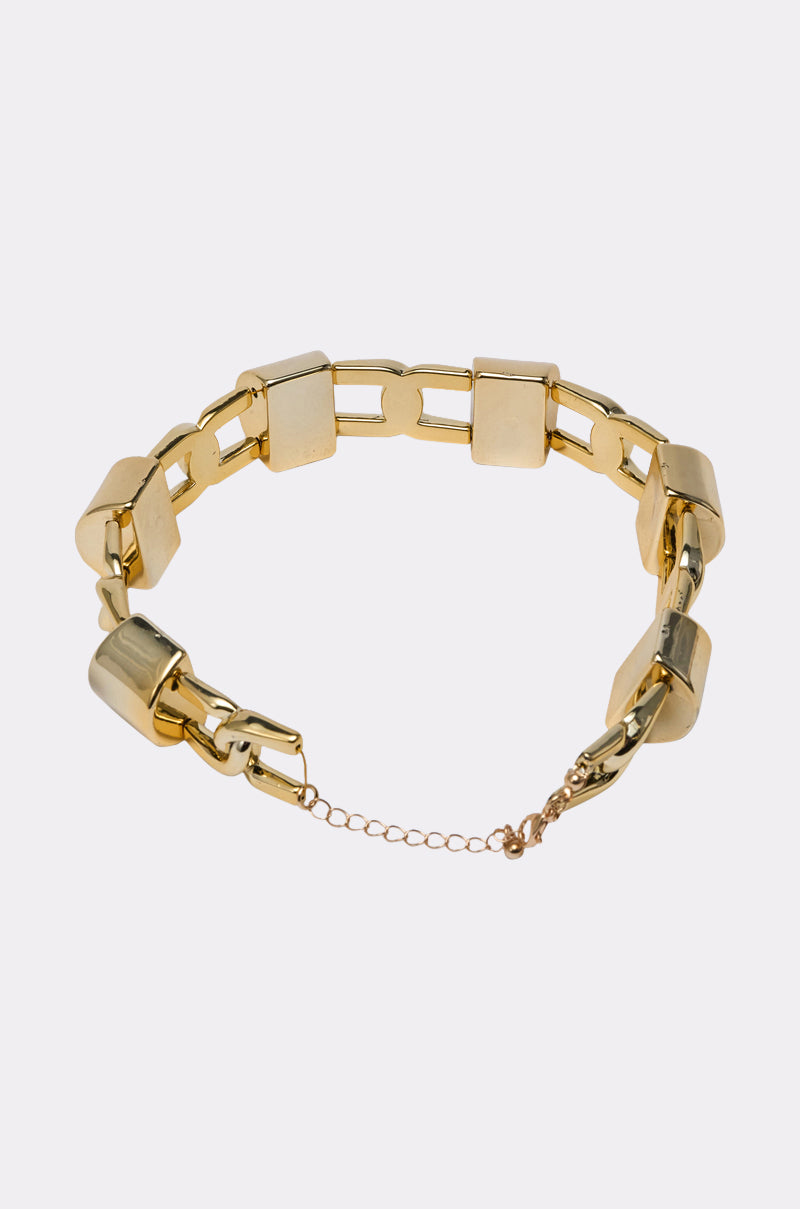 The CHUNK CHAIN PLASTIC CHOKER features bold rectangular and square links, a safety chain and clasp, showcased on a plain light background for a geometric statement look. 3
