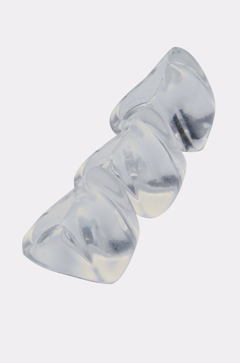The DIRTY MARTINI RING SET features four clear resin rings with smooth, rounded curves and chunky bands, aligned in a row on a white background for a classic look. 2