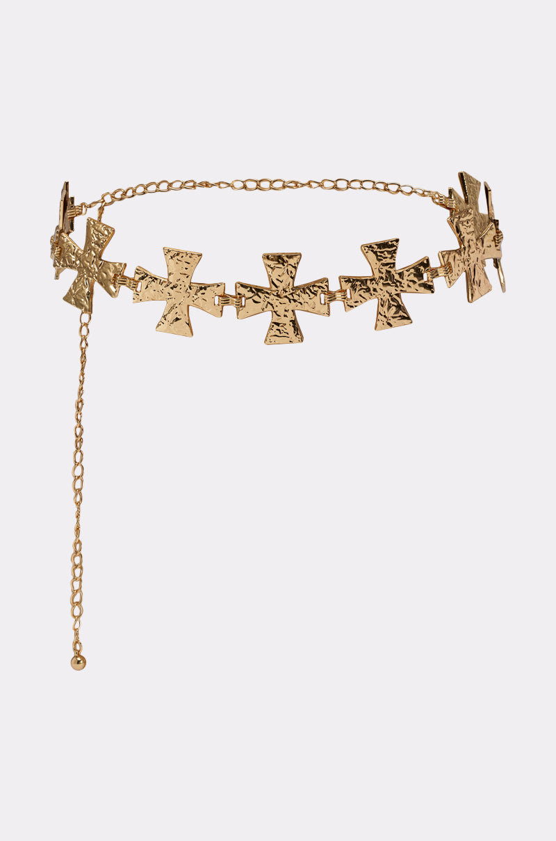The ON YA SOCIALS CHAIN BELT is a gold-tone cross-link chain belt with multiple textured, hammered-finish links and an adjustable dangling chain, shown against a plain light background. 2
