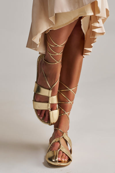 AZALEA WANG ICHIRO GOLD PEEP TOE FLAT – AKIRA