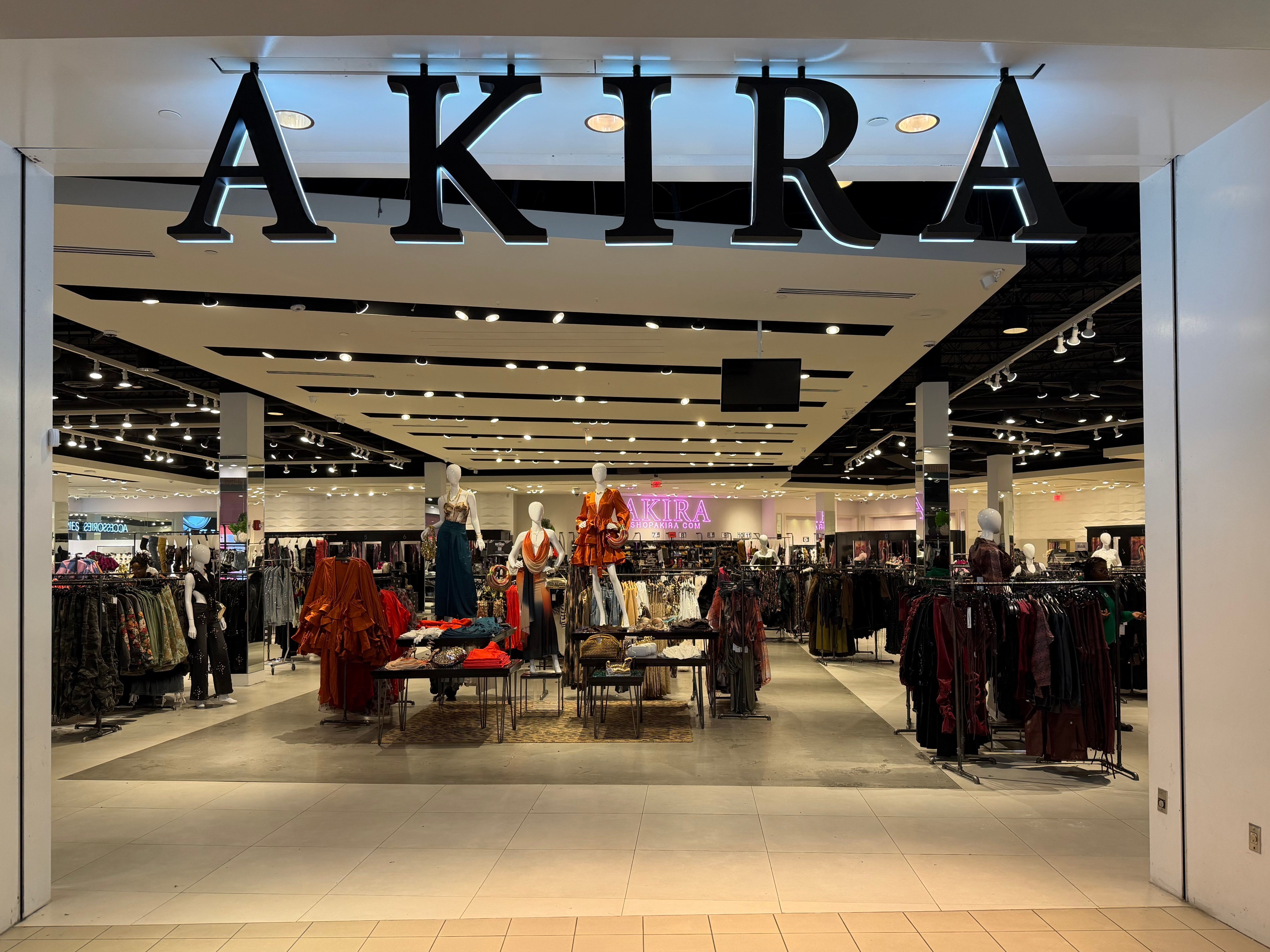 AKIRA Wolfchase Galleria - Store & Personal Stylists