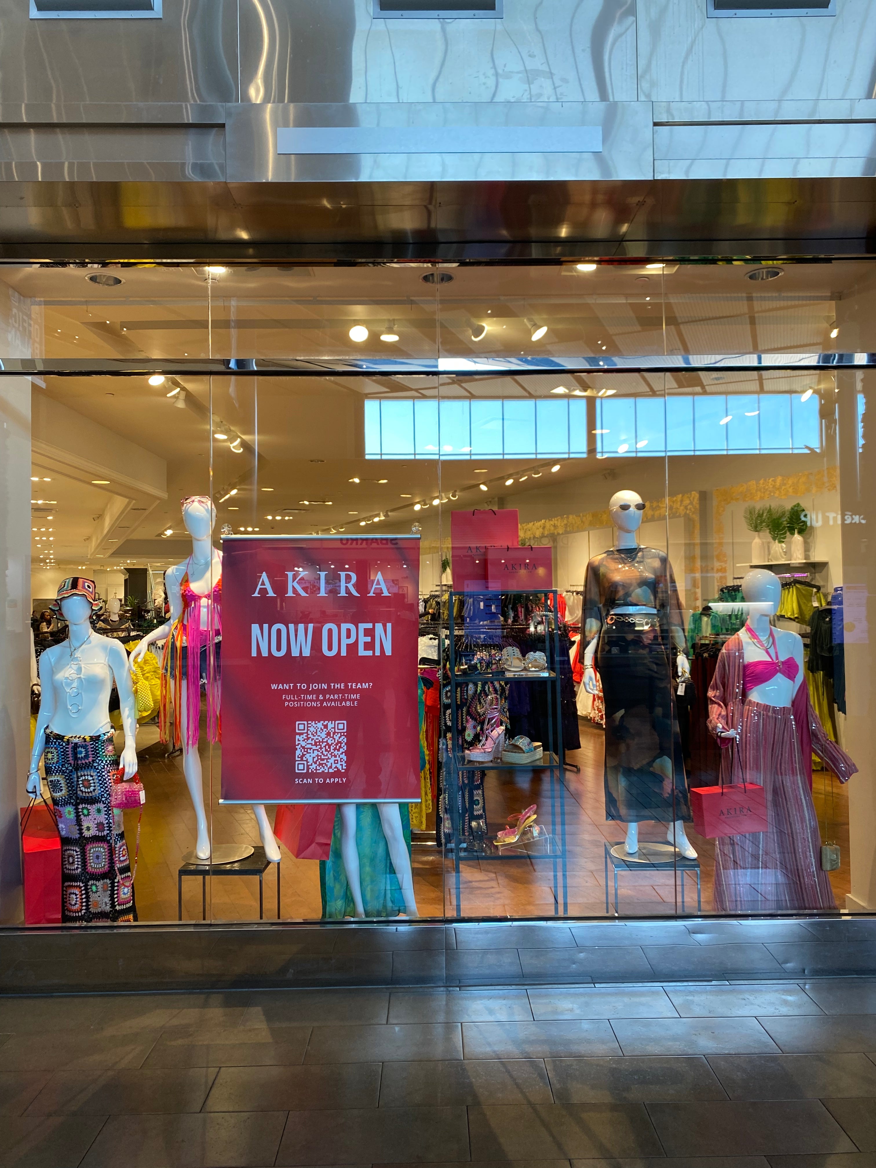 AKIRA Christiana Mall - Store & Personal Stylists