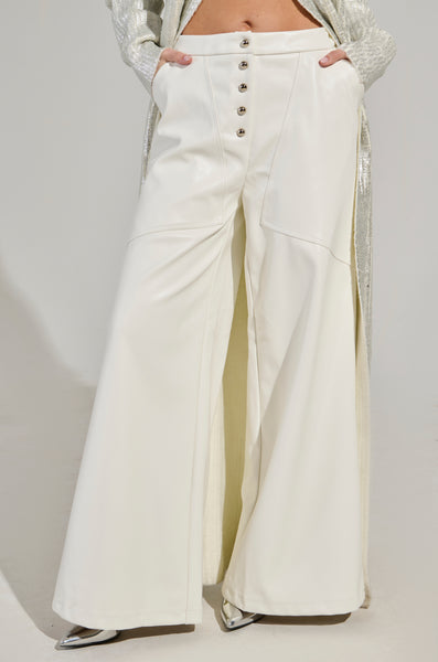 ASHLYN FAUX LEATHER PANT IN WHITE – AKIRA