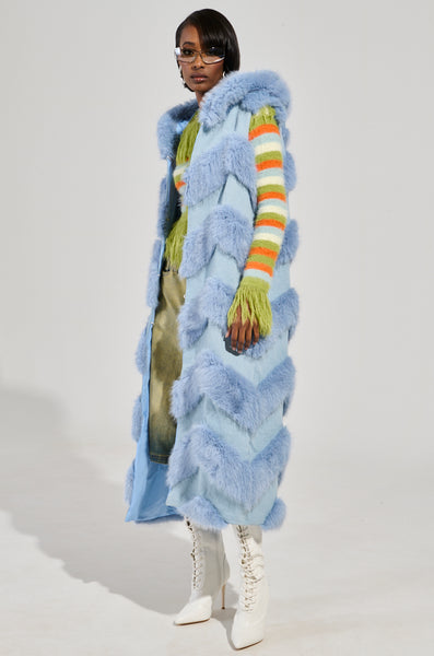 JEMI MIX MATERIAL FAUX FUR VEST IN DENIM – AKIRA