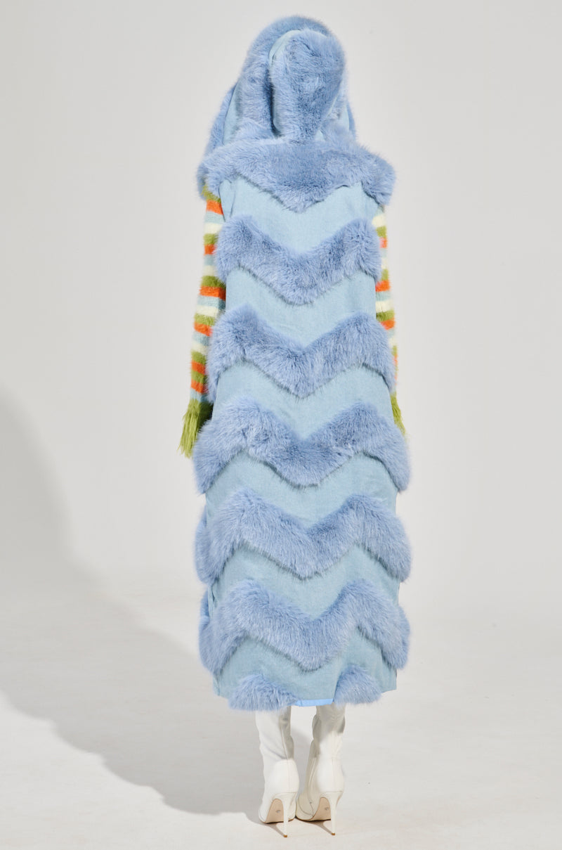 JEMI MIX MATERIAL FAUX FUR VEST IN DENIM – AKIRA