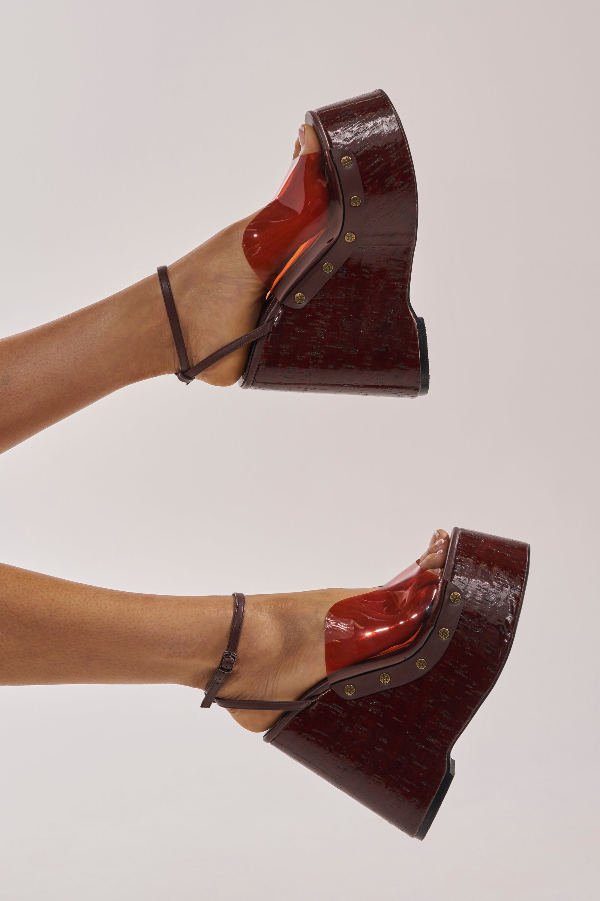 AZALEA WANG JENZA CHOCOLATE WEDGE – AKIRA