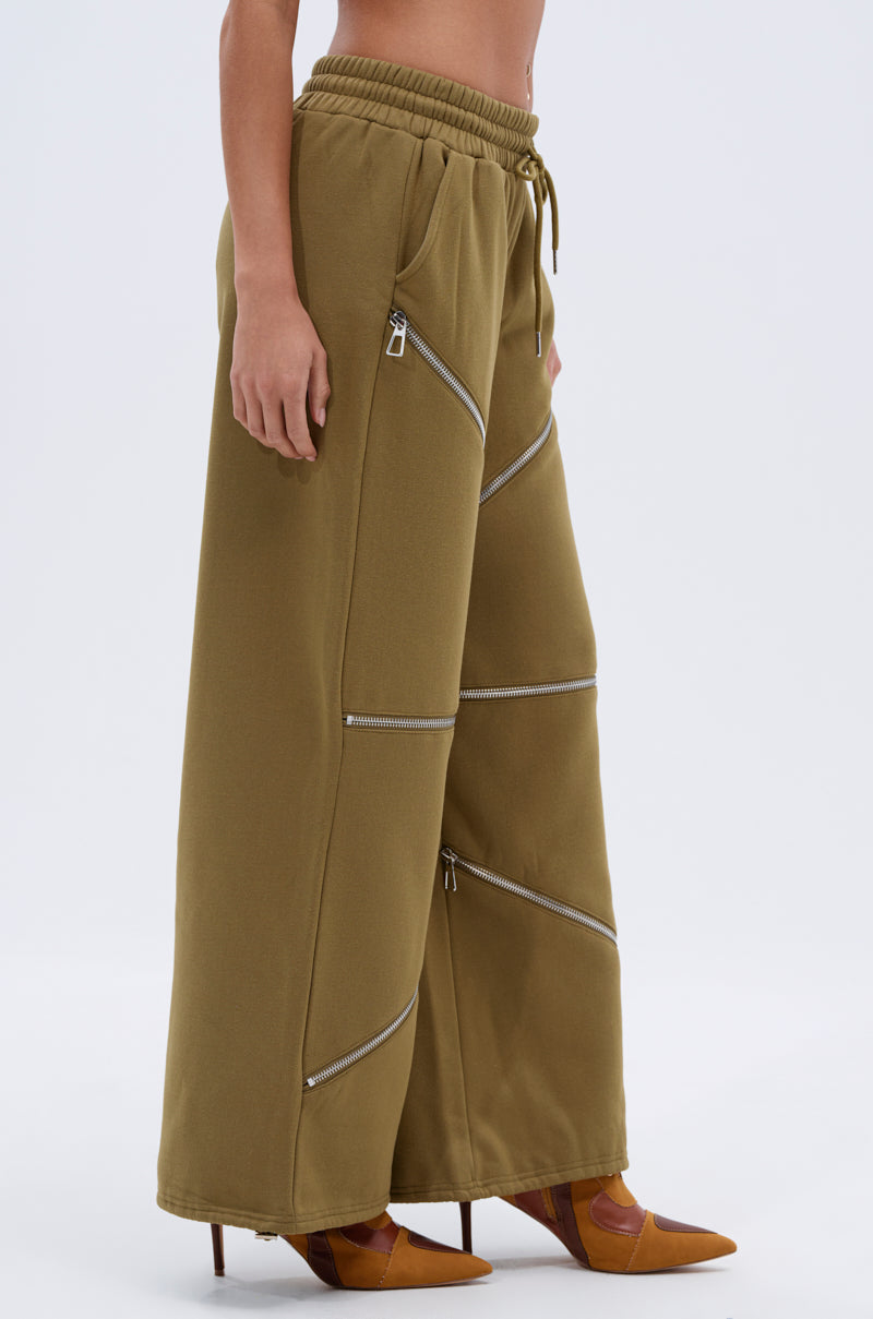 Someone wearing CALI MULTI ZIPPER SWEATPANT.