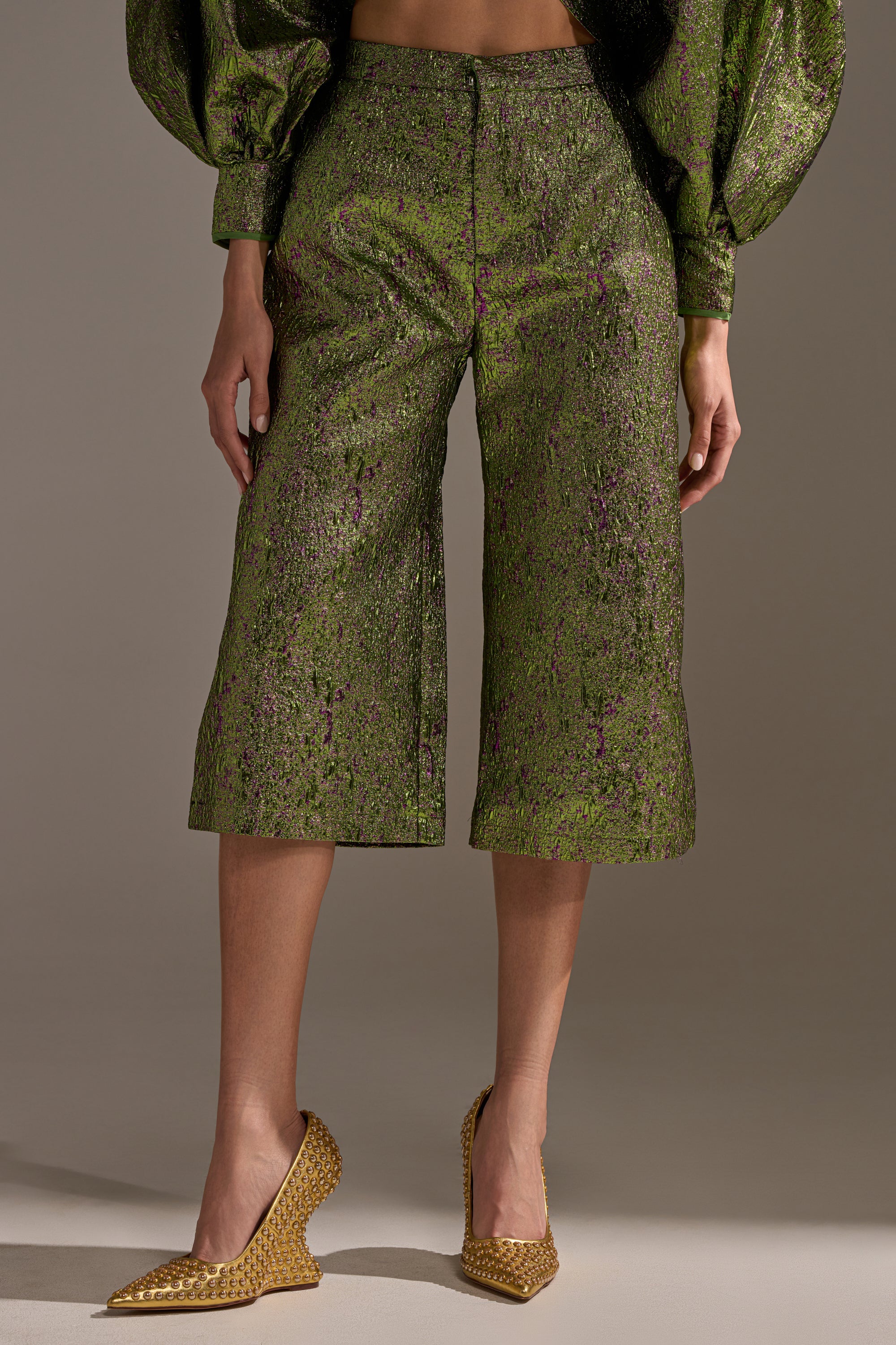 Wearing the LAYLA BROCADE CULOTTES with a matching voluminous-sleeve top and gold pointed-toe heels, this look pops against a neutral backdrop—perfect statement pants for your next holiday party.