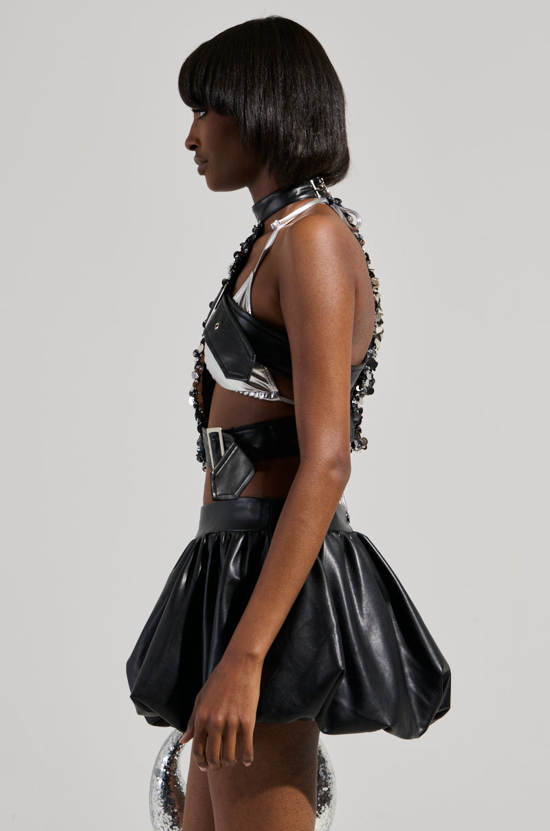 ララ NEO ONE SLEEVED BUCKLE TOP – AKIRA