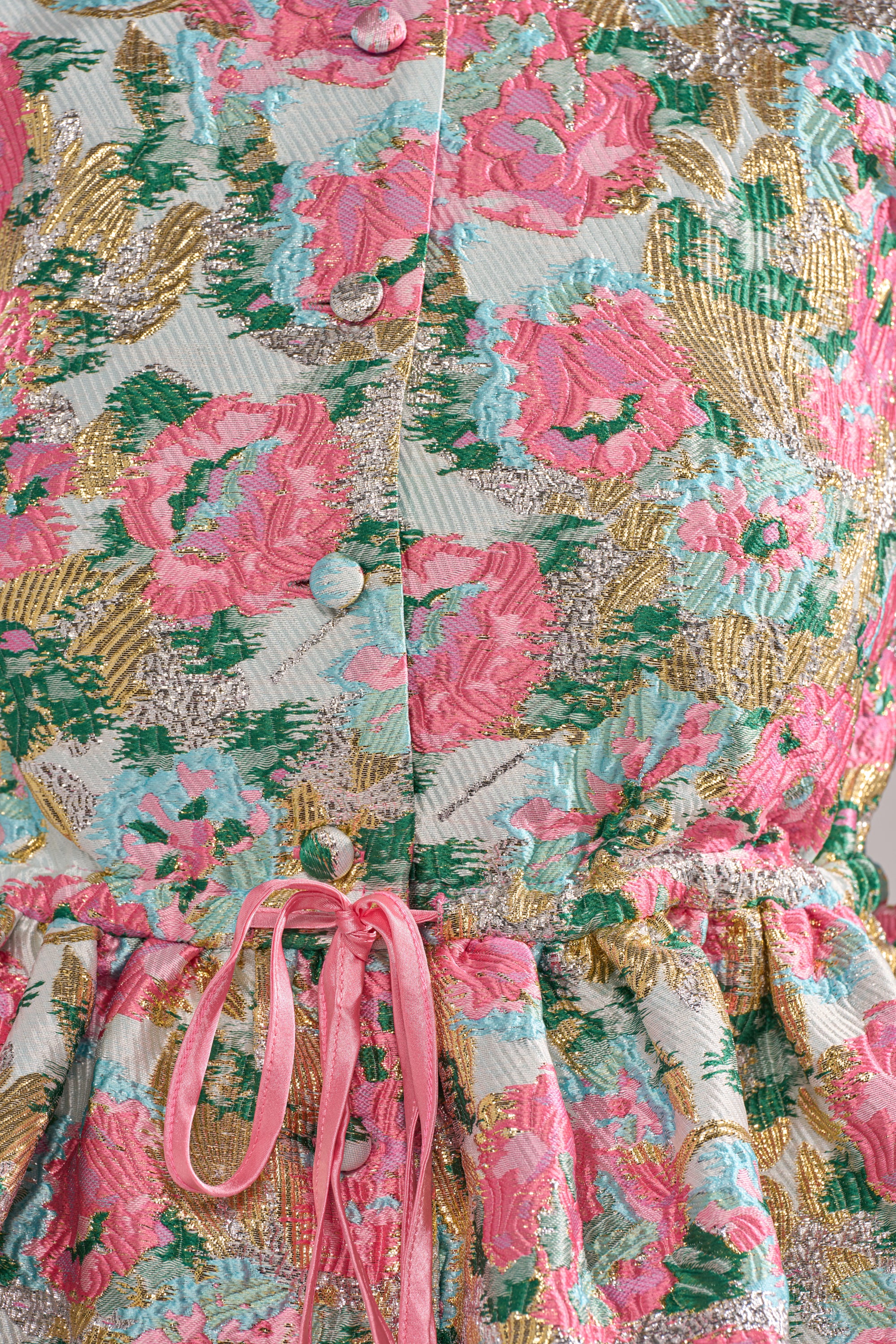 TEA TIME FLORAL BROCADE SHORT SLEEVE BLOUSE – AKIRA
