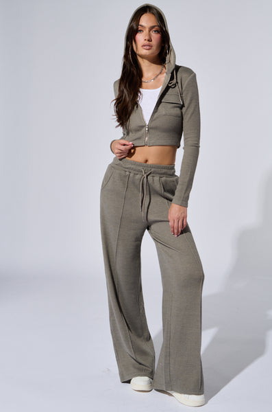 EYES ON ME WIDE LEG SWEAT PANT IN GREY – AKIRA