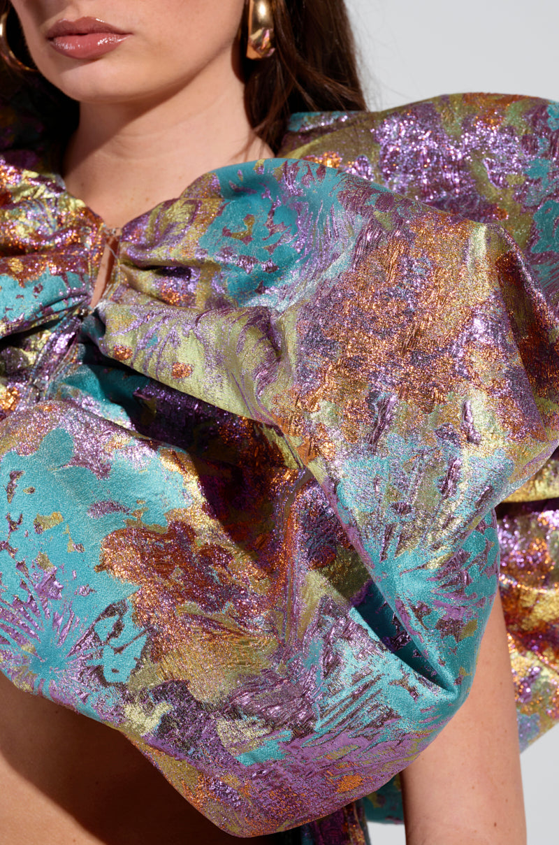 FEELING HEAVENLY BROCADE SHORT SLEEVE BLOUSE – AKIRA