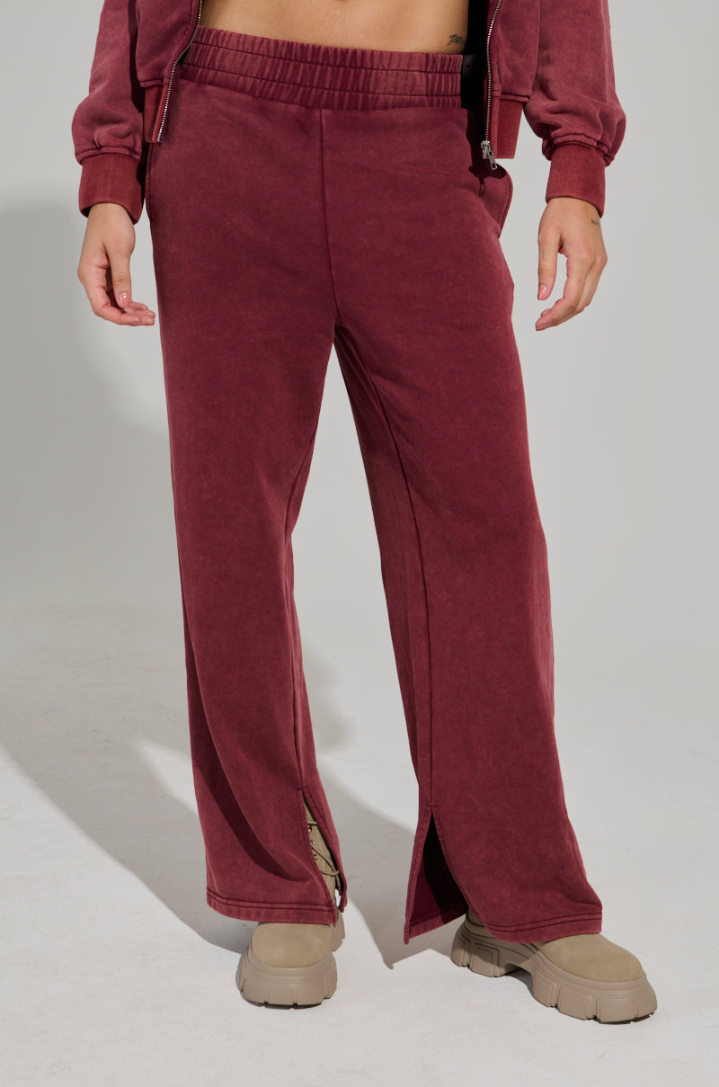 GRAPHIC LANGUAGE MINERAL WASH SWEAT PANT IN BURGUNDY – AKIRA
