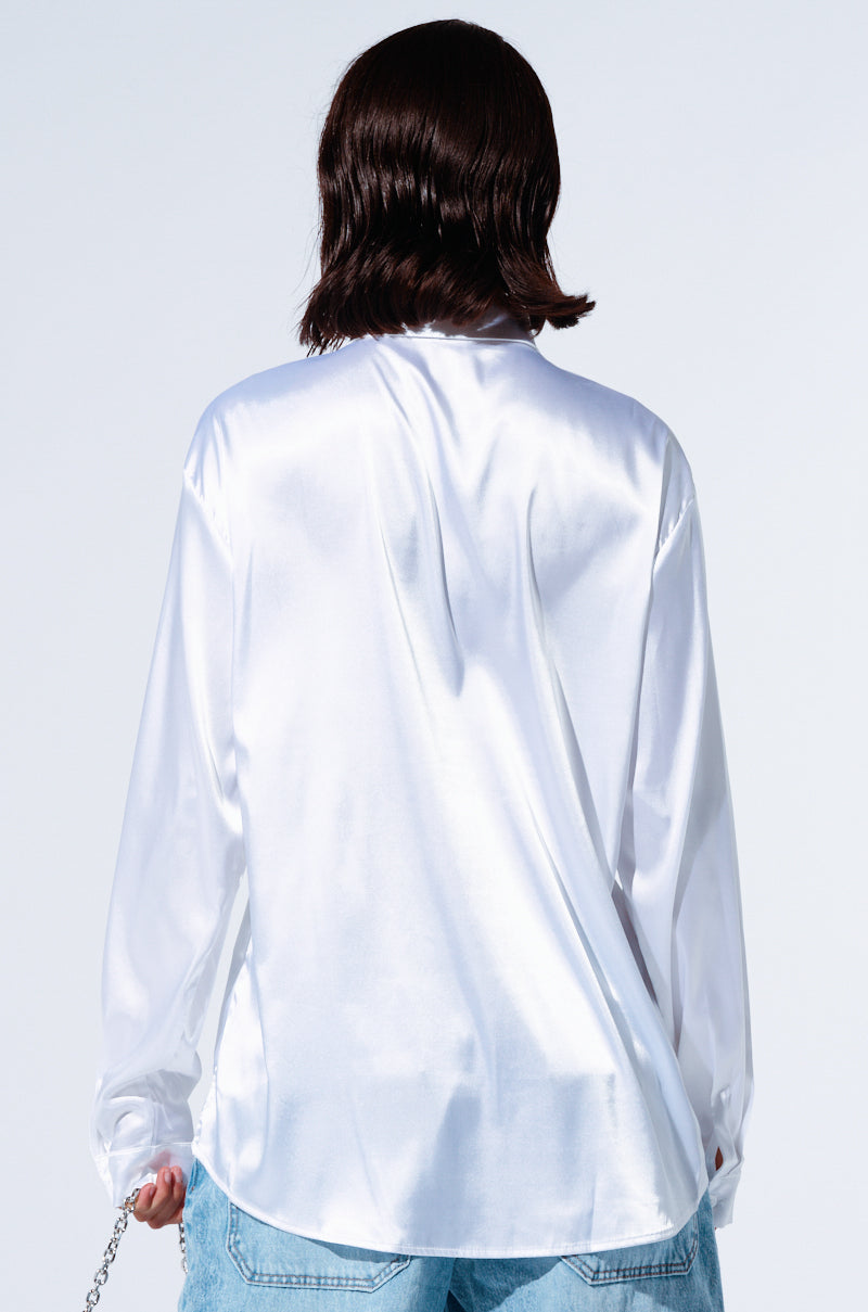 DIAMOND BRIGHT BUTTON DOWN SATIN BLOUSE – AKIRA