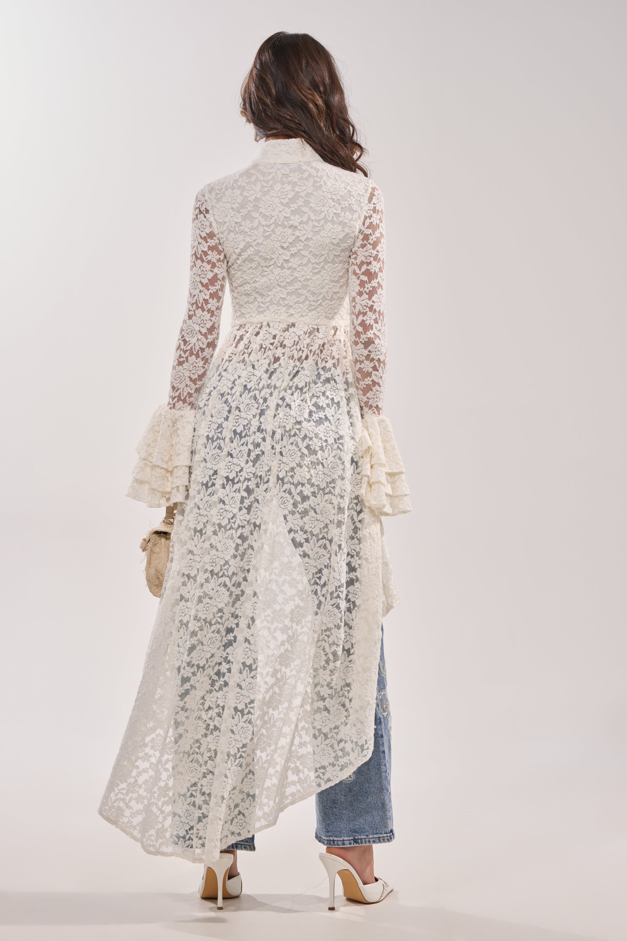 BELINHA LACE BLOUSE – AKIRA