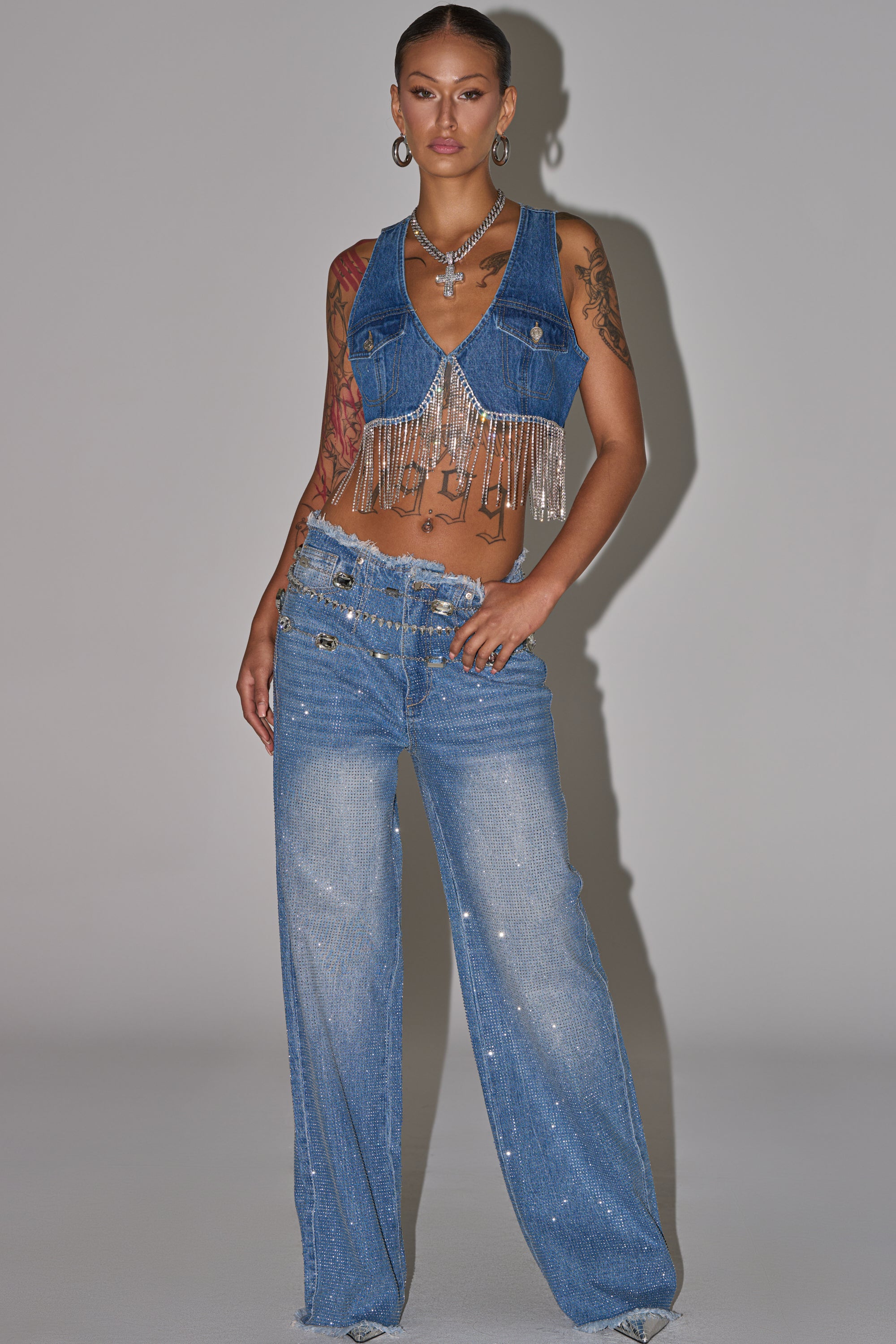 RIDE EM CROPPED DENIM VEST – AKIRA