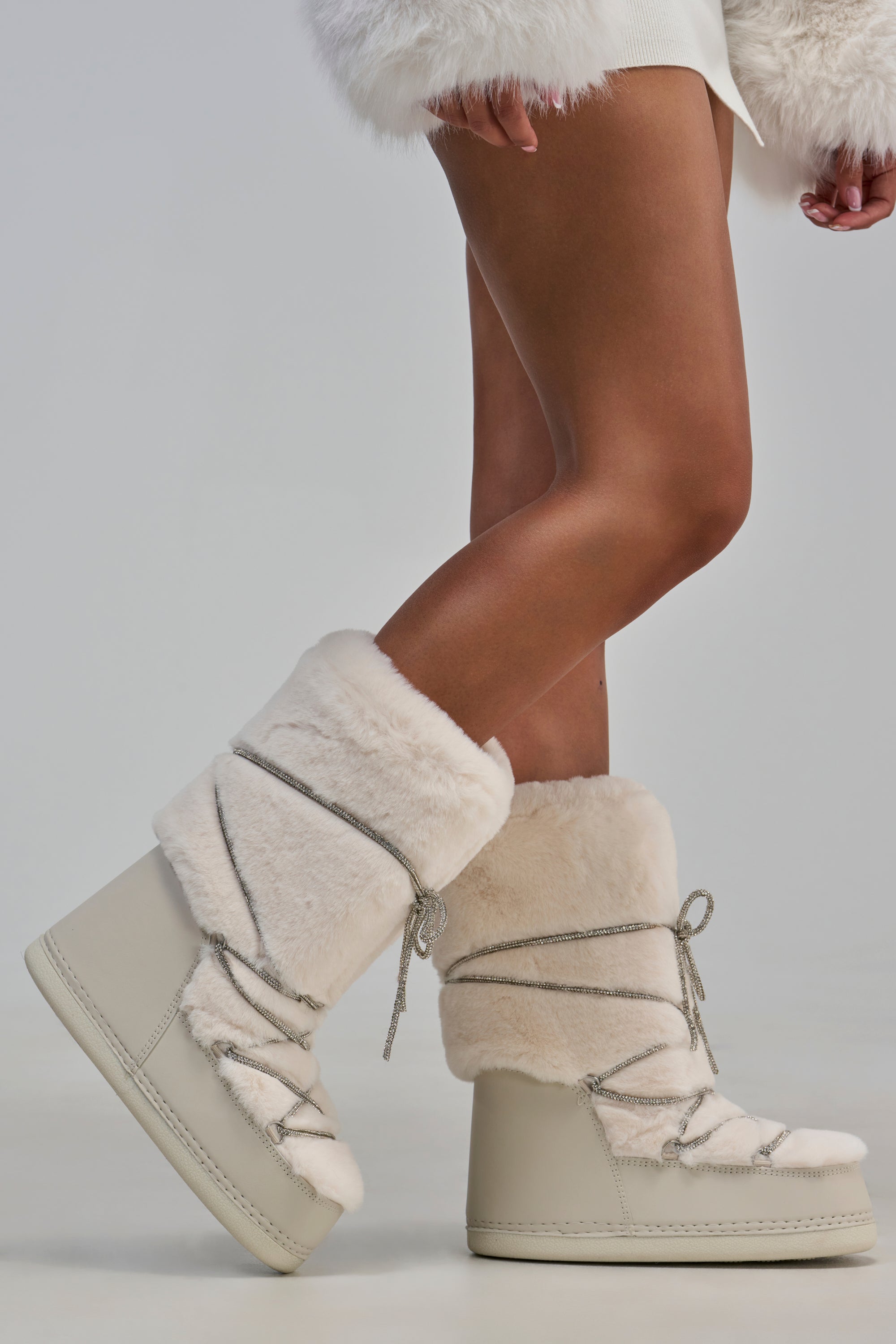 AZALEA WANG KARMELA CREAM FUR MOON BOOT – AKIRA