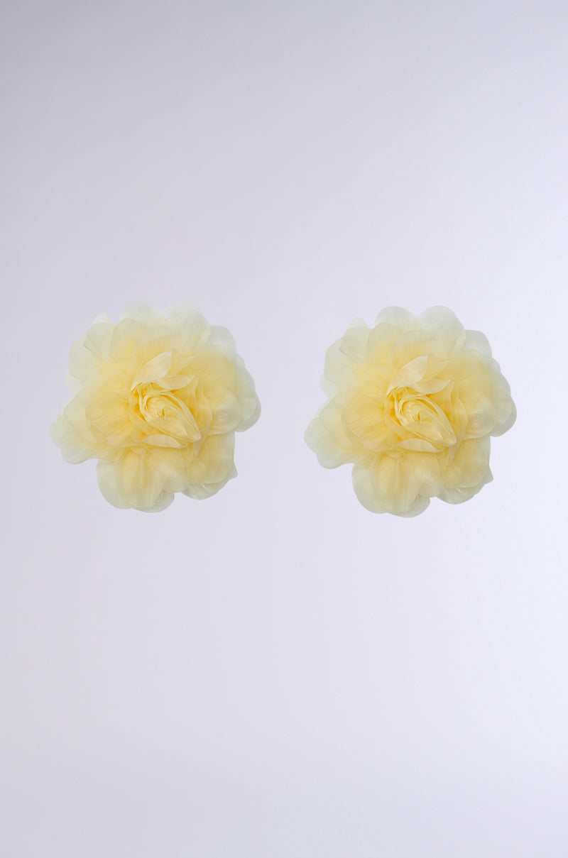 The SO BABY OVERSIZED FLOWER STUD EARRINGS feature two soft, oversized tulle flowers with delicate petals arranged side by side against a light gray background, offering an elegant floral touch. 1