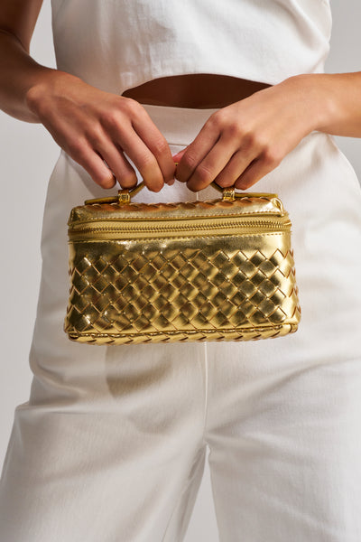 GOLD ME CLOSER PURSE – AKIRA