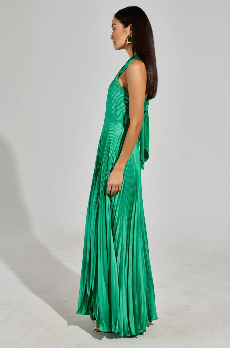 ALWAYS THE GUEST PLEATED MAXI DRESS IN KELLY GREEN AKIRA ALWAYS THE GUEST PLEATED MAXI DRESS IN KELLY GREEN AKIRA