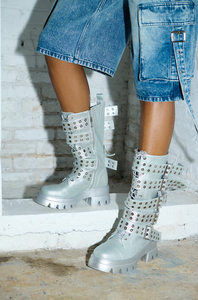 誕生日プレゼント AZALEA WANG MANSI SILVER BUCKLE DETAIL BOOT – AKIRA ジャケット・アウター