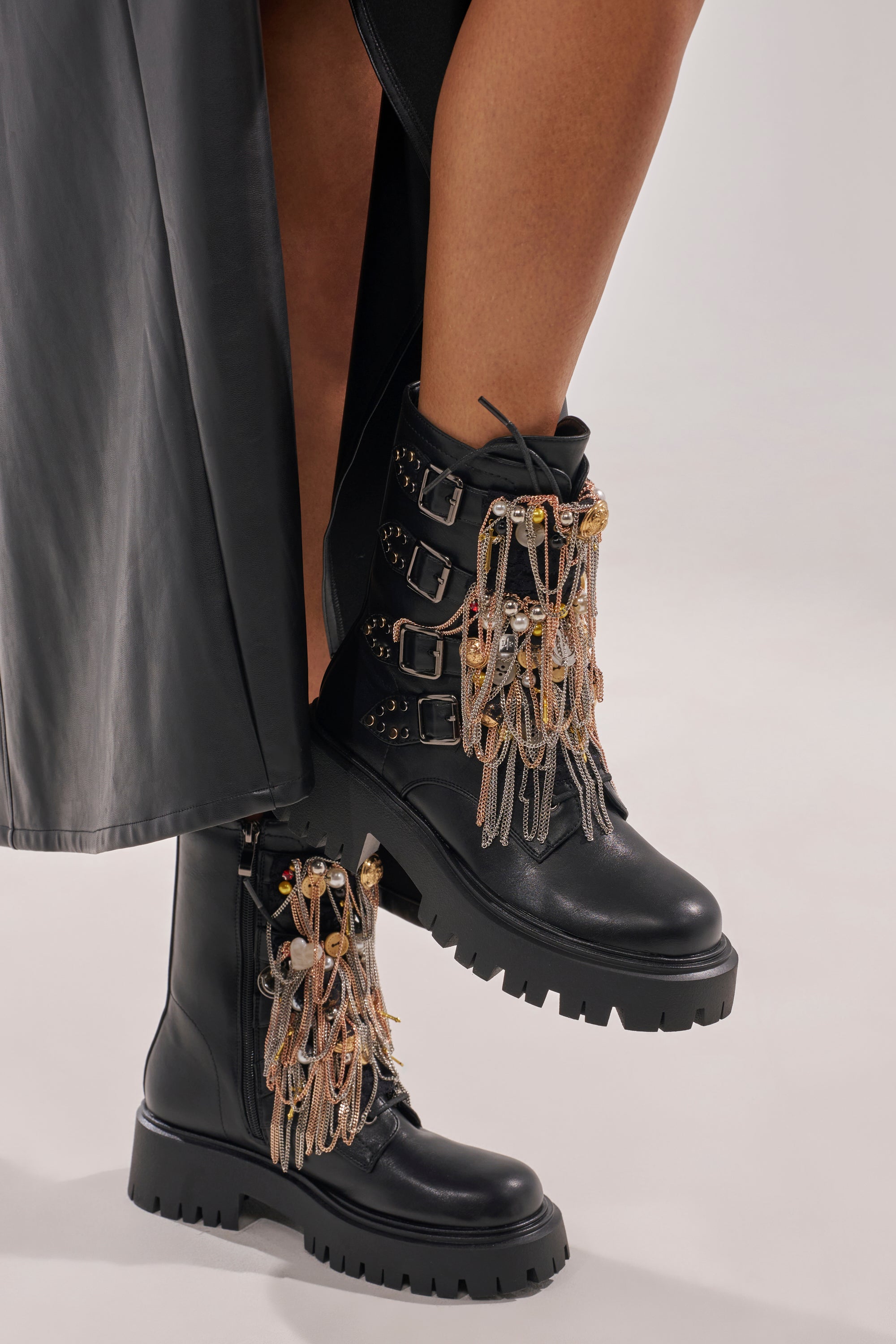 AZALEA WANG MEGUMI BLACK METAL HARDWARE COMBAT BOOTIE – AKIRA