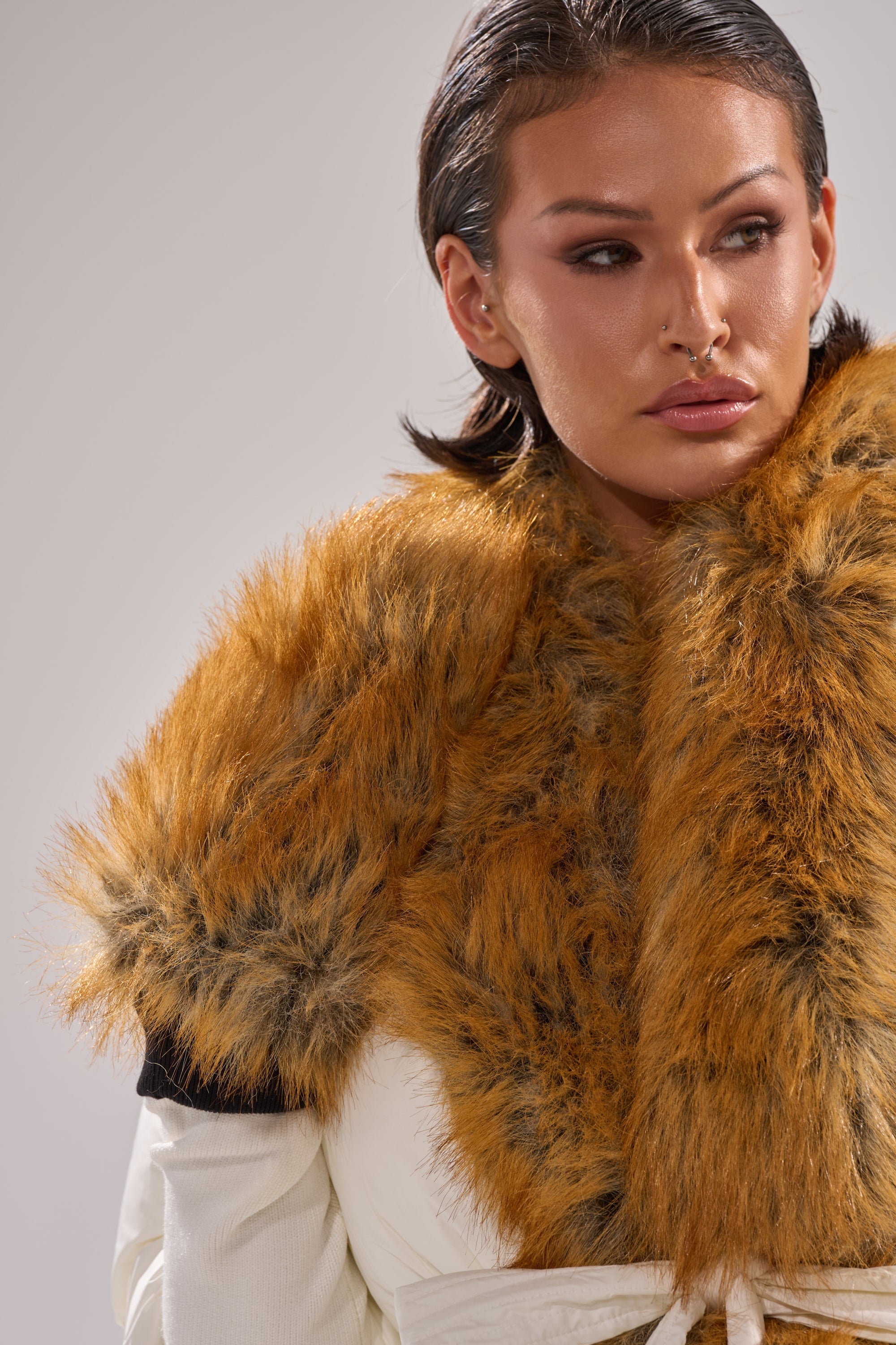 REALLY LIKE THAT FAUX FUR MITTENS – AKIRA