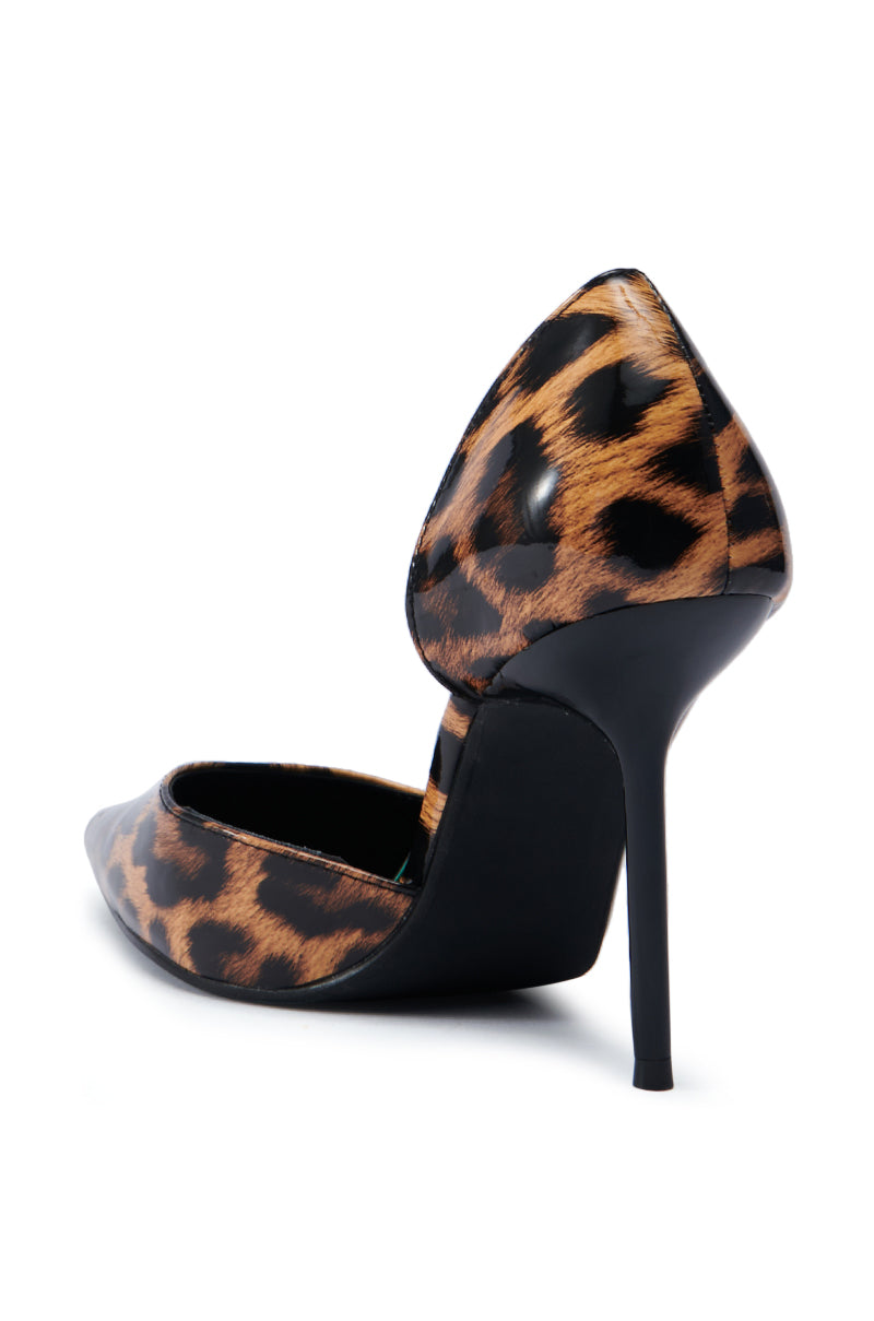 The AZALEA WANG MOBWIFE LEOPARD PUMP features a leopard print with a pointed toe and a sleek black stiletto heel, embodying the bold essence of modern fashion. 5