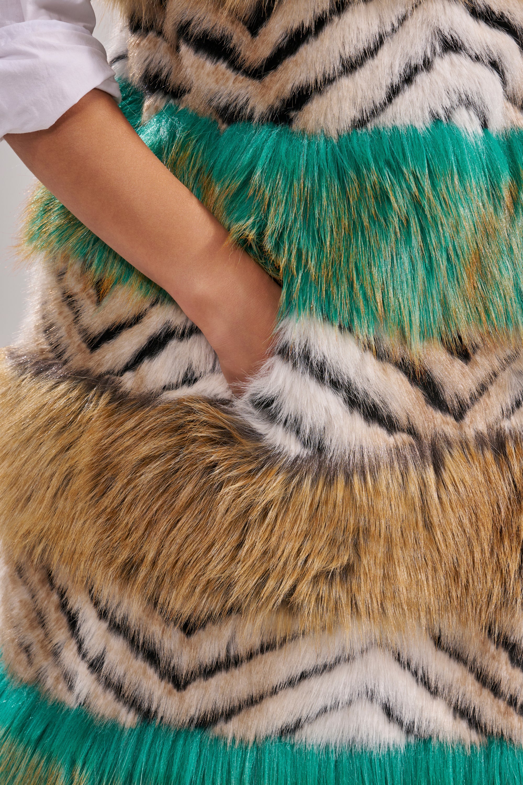 Wearing the HYDE PARK FAUX FUR VEST exudes winter luxury. 9