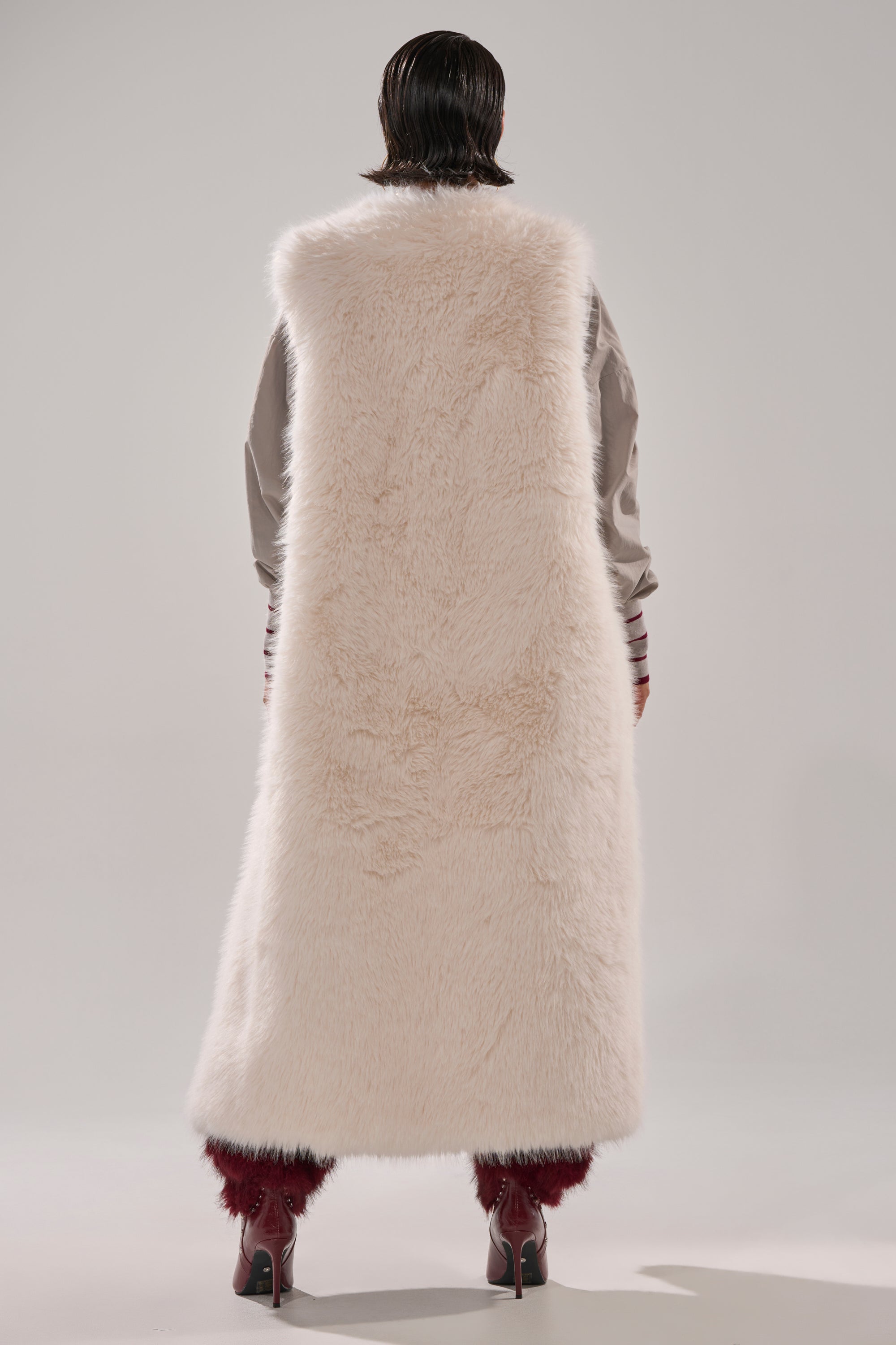 DOWN TIME FAUX FUR VEST IN IVORY – AKIRA