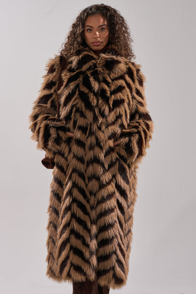 AUTUMN FAUX FUR COAT – AKIRA