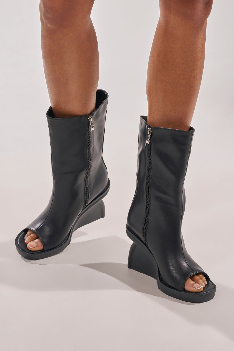 AKIRA Azalea Wang Nolia Novelty Wedge Bootie | Black