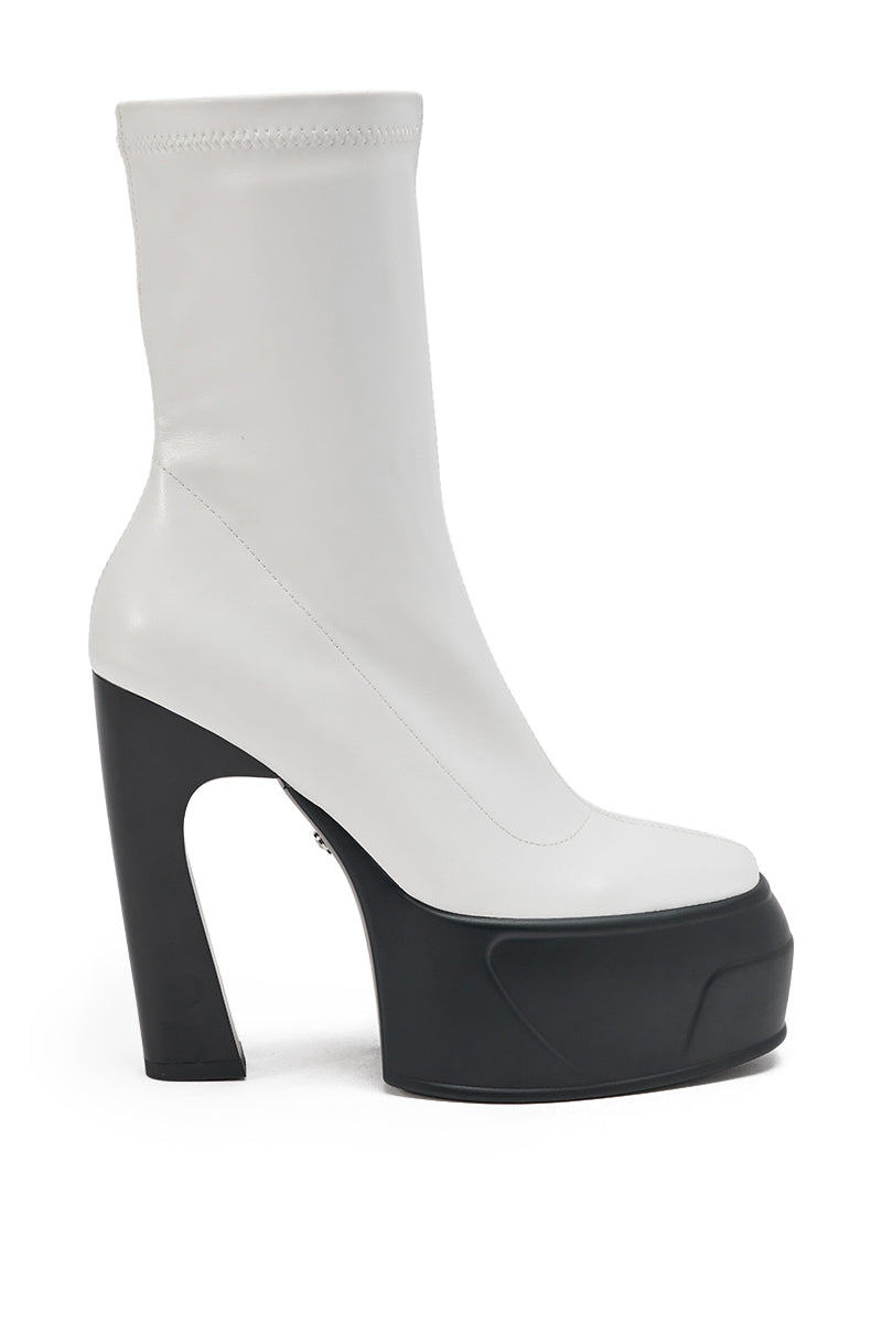The AKIRA GOLD OBSIDIAN WHITE CHUNKY PLATFORM BOOTIE features white faux leather, a sculptural heel, and a chunky black platform sole for a sleek, minimalist look that elevates any outfit. 4