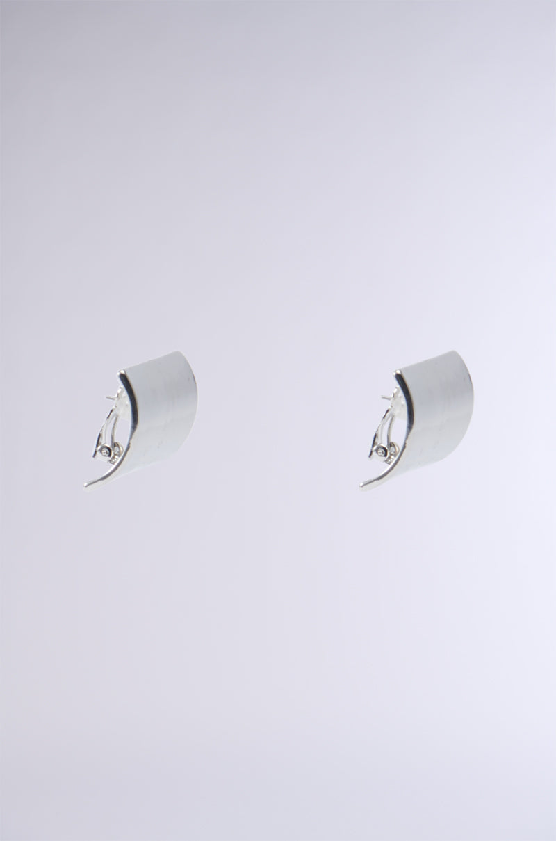 The MOD EARRING pair boasts a minimalist design with faux silver material and a shiny, smooth surface. Each earring features a slightly curved rectangular silhouette and is secured with a simple clasp mechanism. The light grey gradient background highlights the elegant simplicity of these earrings.