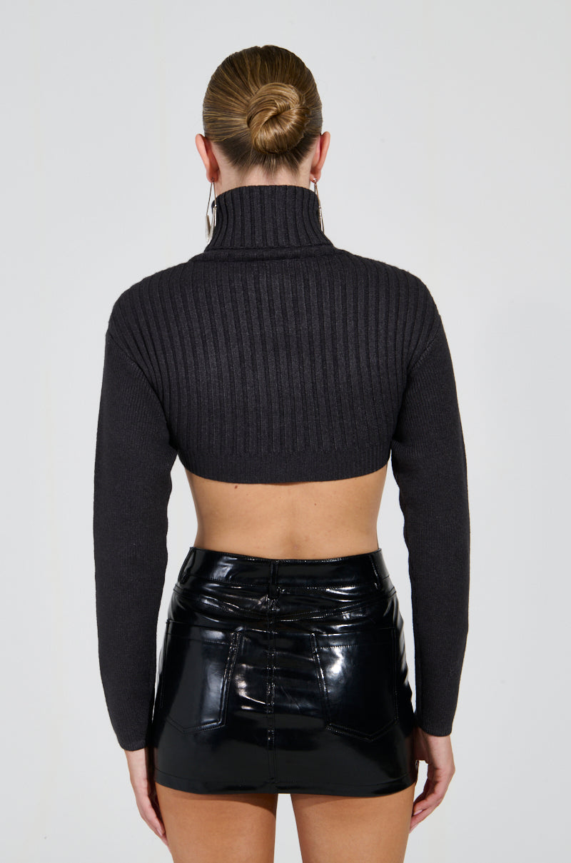 MADE YOU LOOK SUPER CROPPED SWEATER IN CHARCOAL GREY – AKIRA