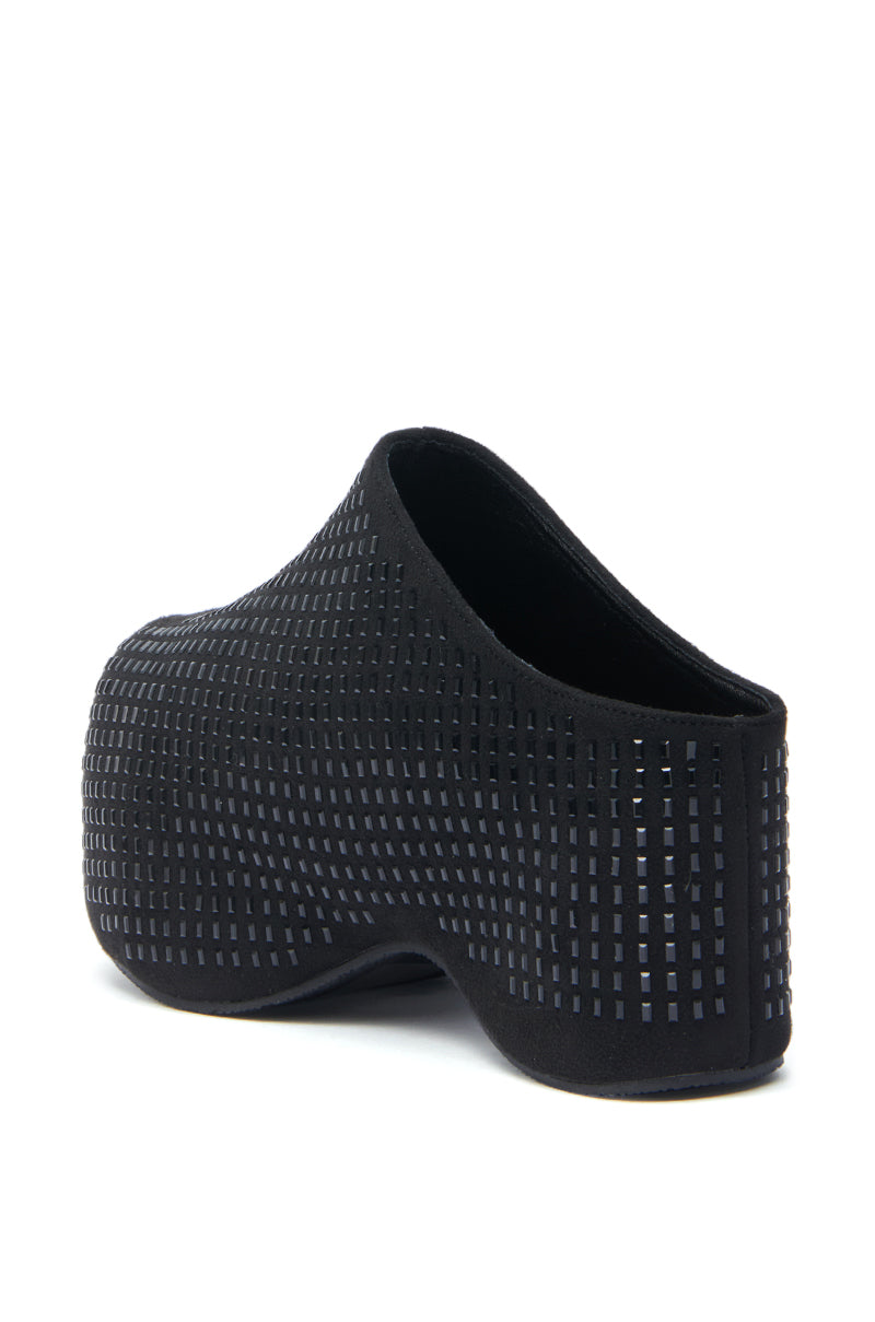 The AZALEA WANG ROMESCO BLING FLATFORM CLOG IN BLACK features a sculptural black design with geometric grid-like cutouts, a thick curved platform sole, and a cushioned insole, shown from the back and side.