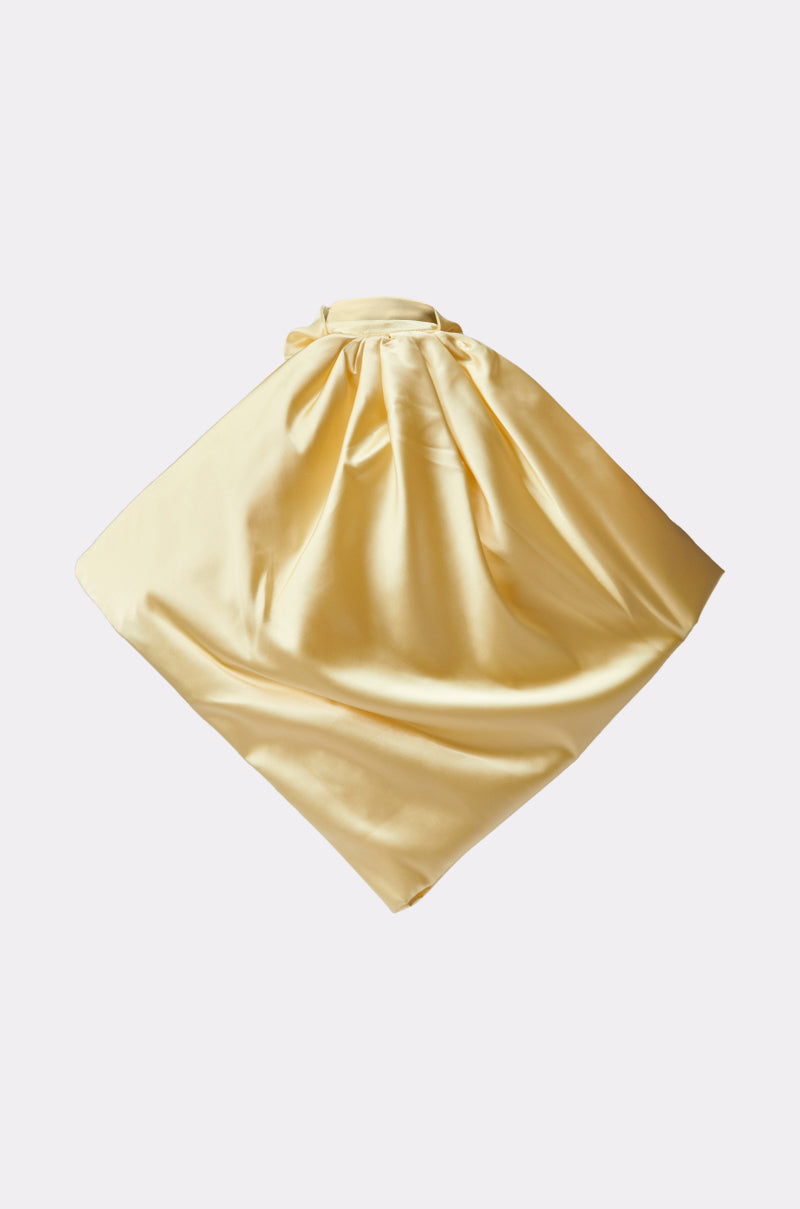 The KATE OVERSIZED NECKLACE—a bold and eye-catching accessory—is elegantly displayed on a plain white background.