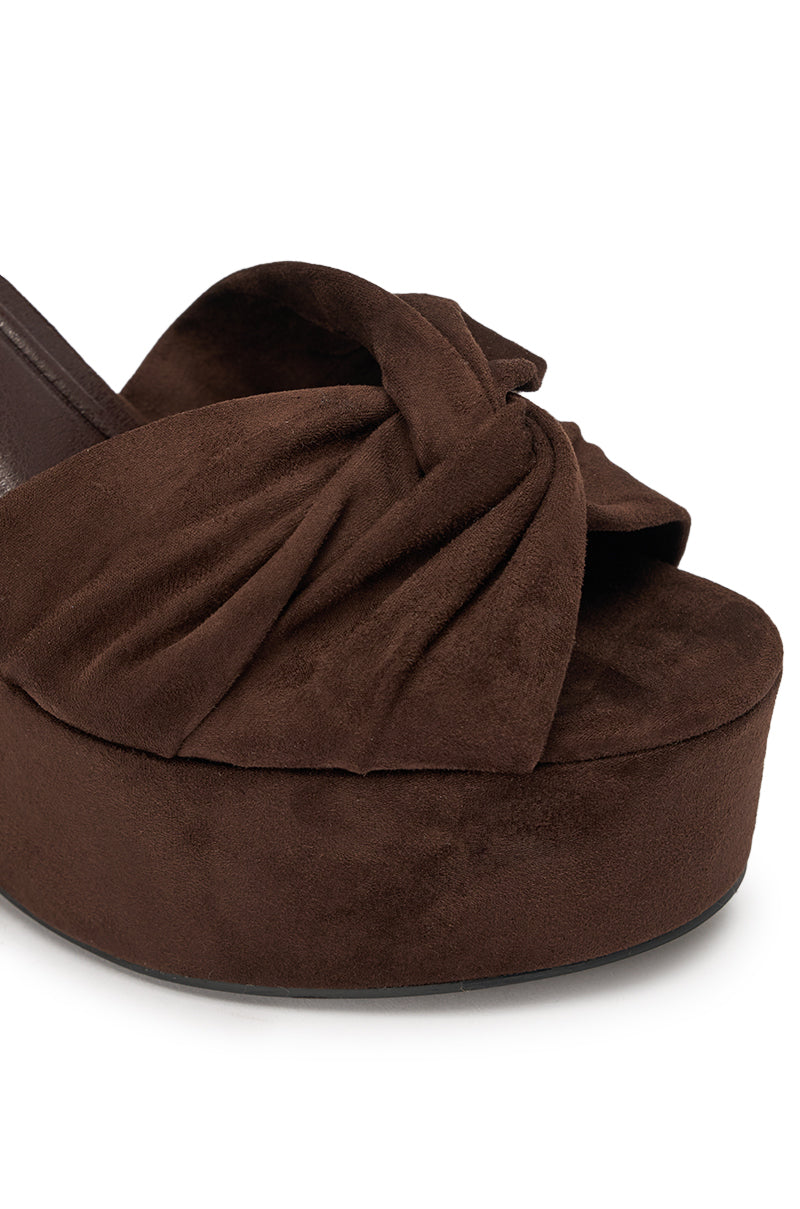 アフロディアナ saki AZALEA WANG SAKI CHOCOLATE CHUNKY WRAP UP SANDAL – AKIRA