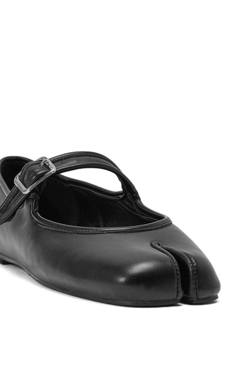 The AKIRA GOLD SANG BLACK PU SPLIT TOE FLAT is a black faux leather Mary Jane with a split tabi toe, thin buckle strap, and cushioned insole for comfort all day. 8