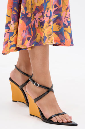 AZALEA WANG SEUNG BLACK COLOR BLOCKED HEEL WEDGE SANDAL – AKIRA