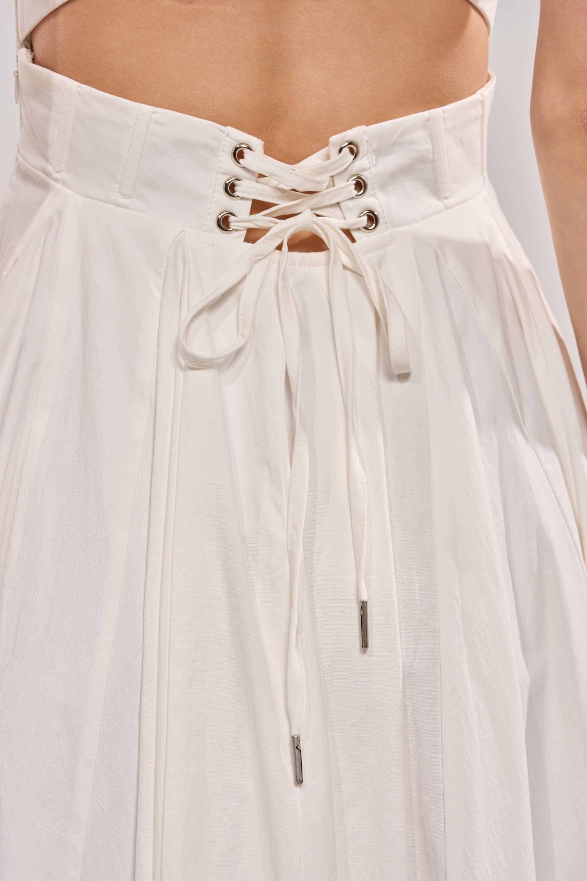 AKIRA Keep It Lowkey Poplin Midi Dress | White | Size Small AKIRA Keep It Lowkey Poplin Midi Dress | White | Size Small