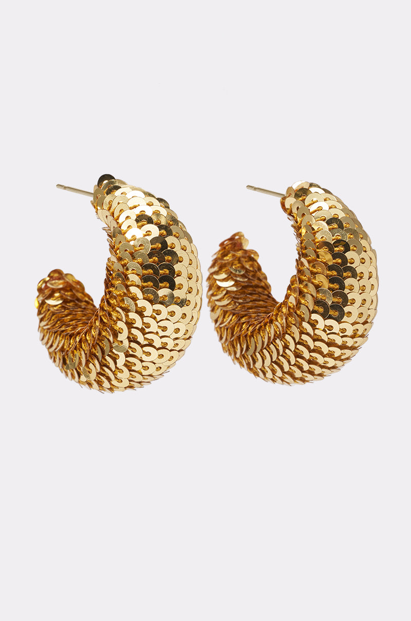 The GIMME THE GLITTER HOOP EARRING features bold gold hoops adorned with shiny, overlapping circular sequins for a textured, reflective disco-glam look. 2