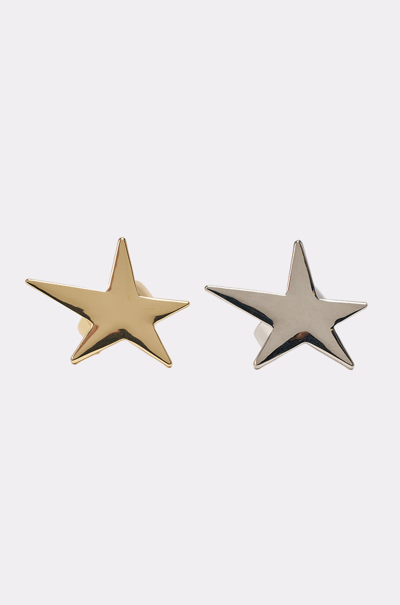 The IM THE STAR RING SET, featuring two metallic star-shaped rings—one gold and one silver—is displayed on a plain white background, perfect for making a statement. 2