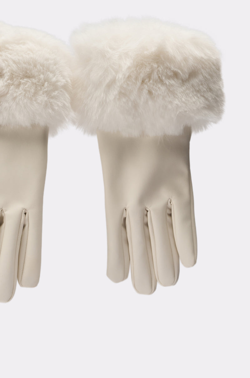LUXE LIFE FAUX FUR GLOVES, made from white faux leather with off-white faux fur and fluffy cuffs, are showcased against a plain light background. 3