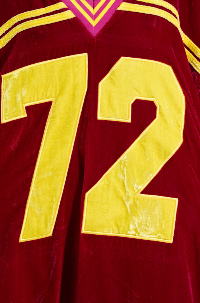 MOVING FORWARD VELVET JERSEY DRESS in red, featuring a large yellow "72" on the front and varsity-inspired stripes at the neckline, offers an oversized fit for a comfortable and relaxed style. 6