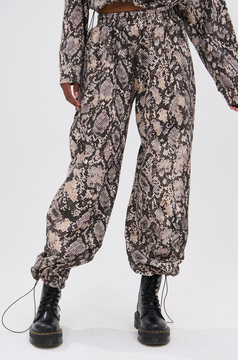 PYTHON WIDE LEG JOGGER – AKIRA